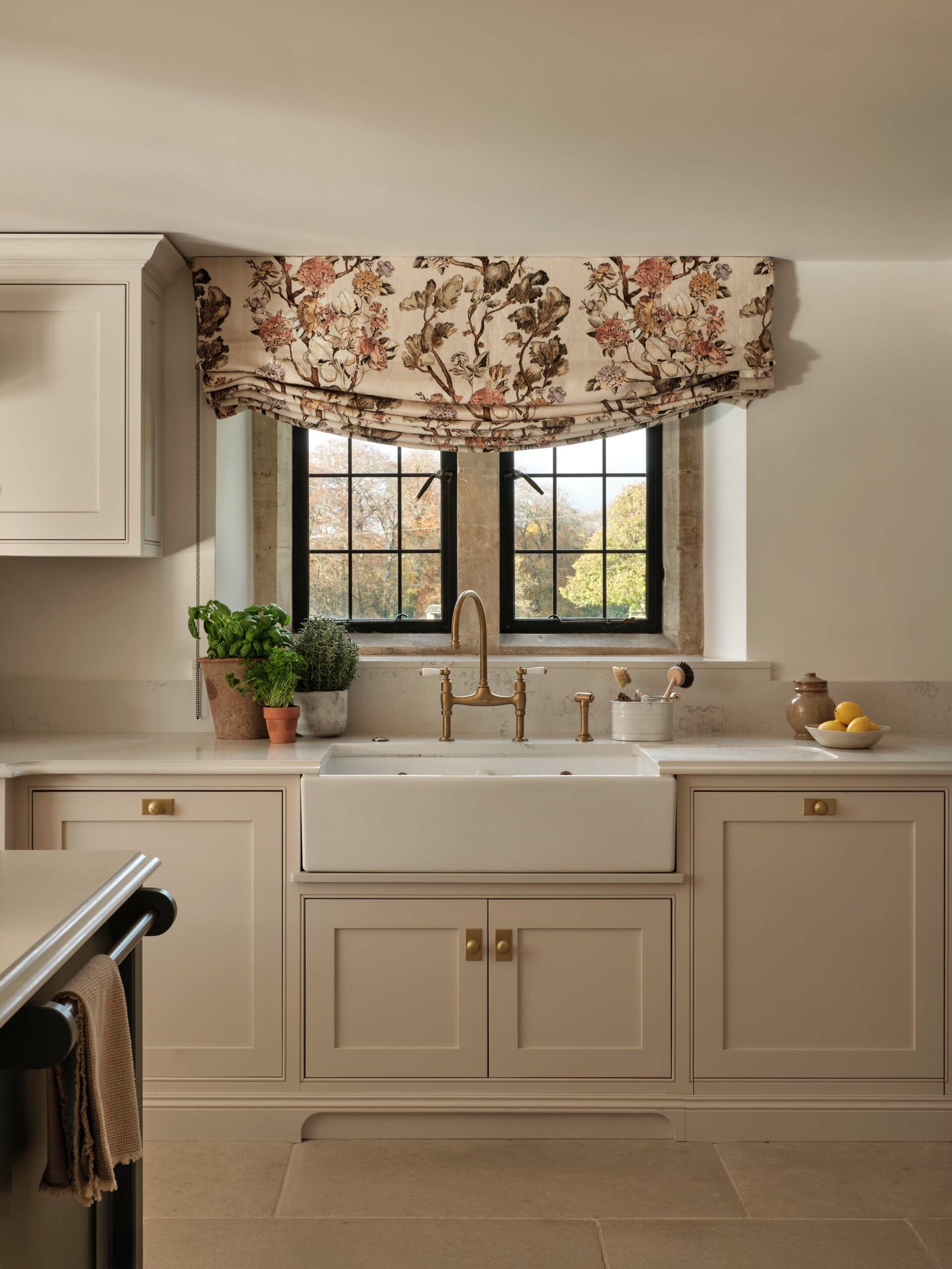 Cotswolds kitchen interior design by HollandGreen