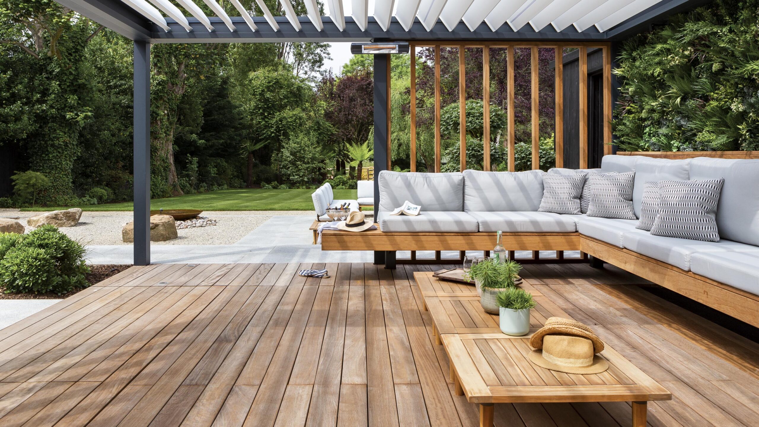 Pergola and adjustable louvre roof