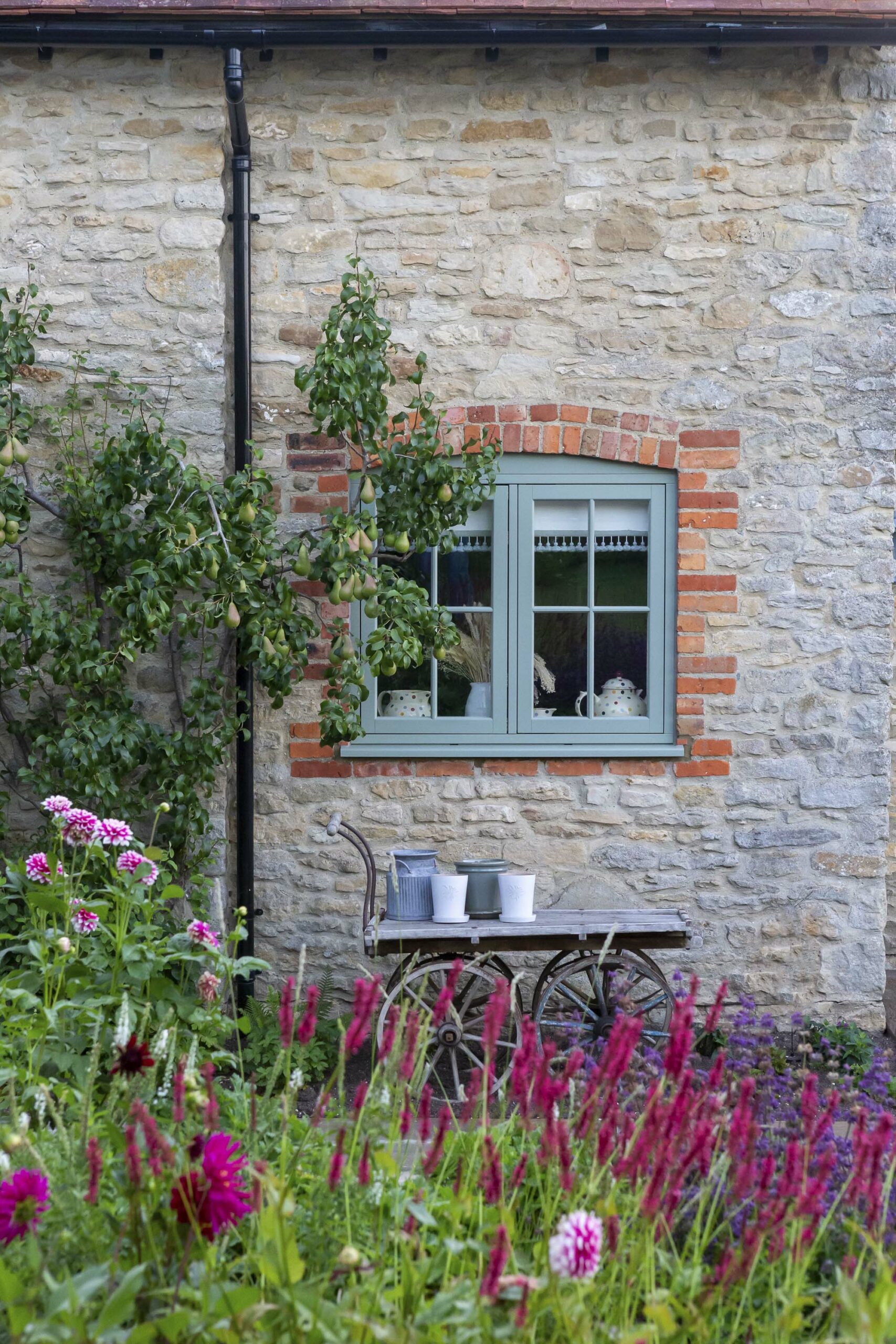 Summer planting schemes cottage garden landscaping design