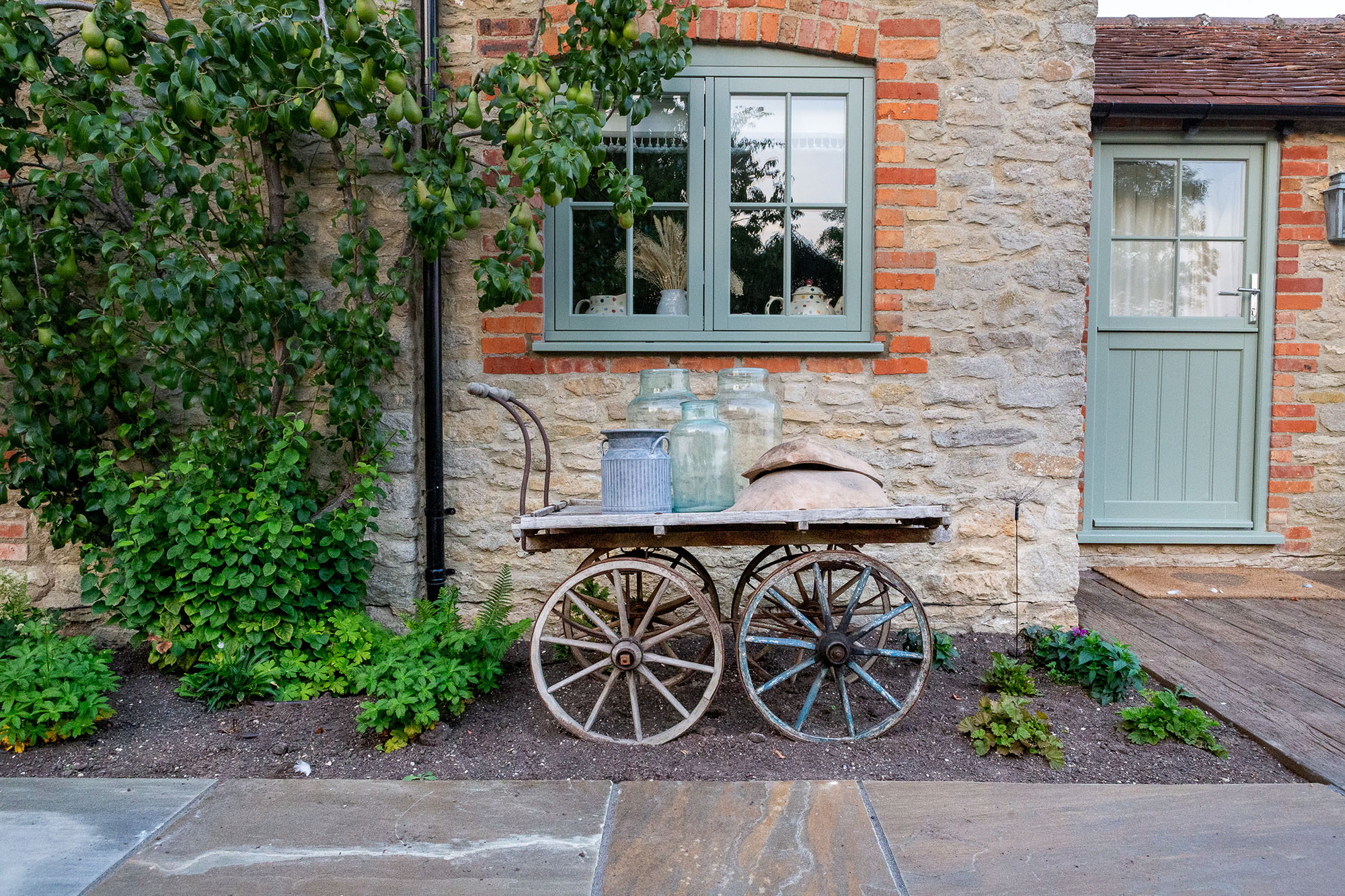Beautiful country cottage garden design