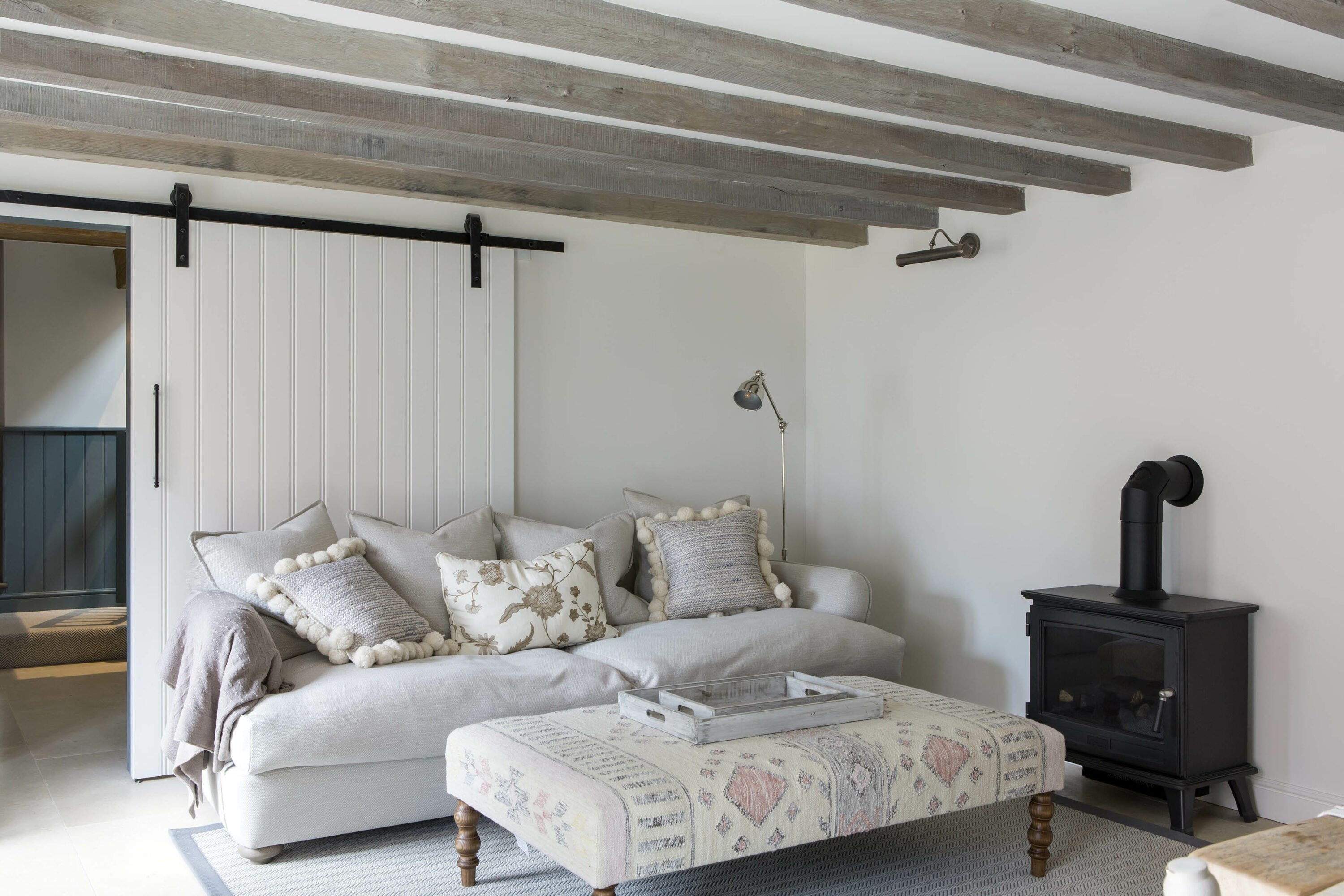 Minimal cottage style interior design living room