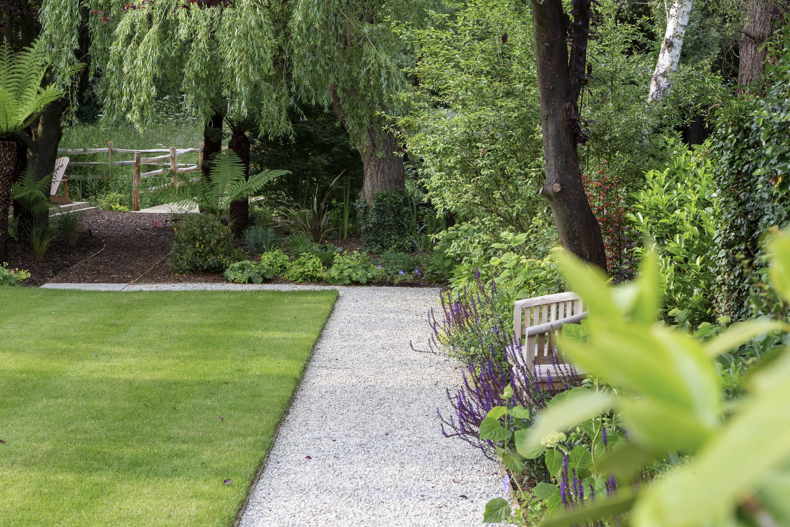 Beautiful landscaped lawns garden design