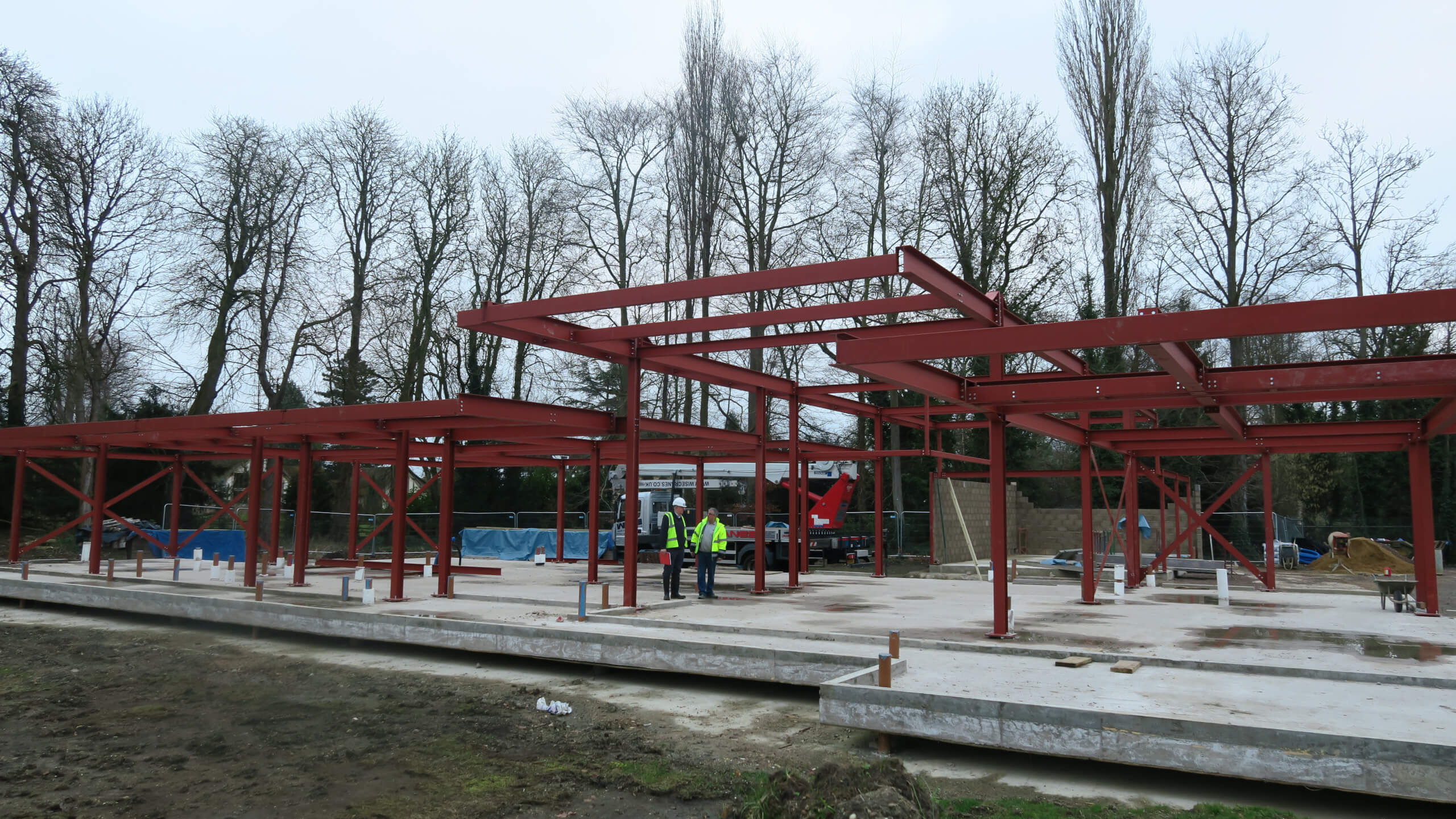 Steel framing river house architecture design