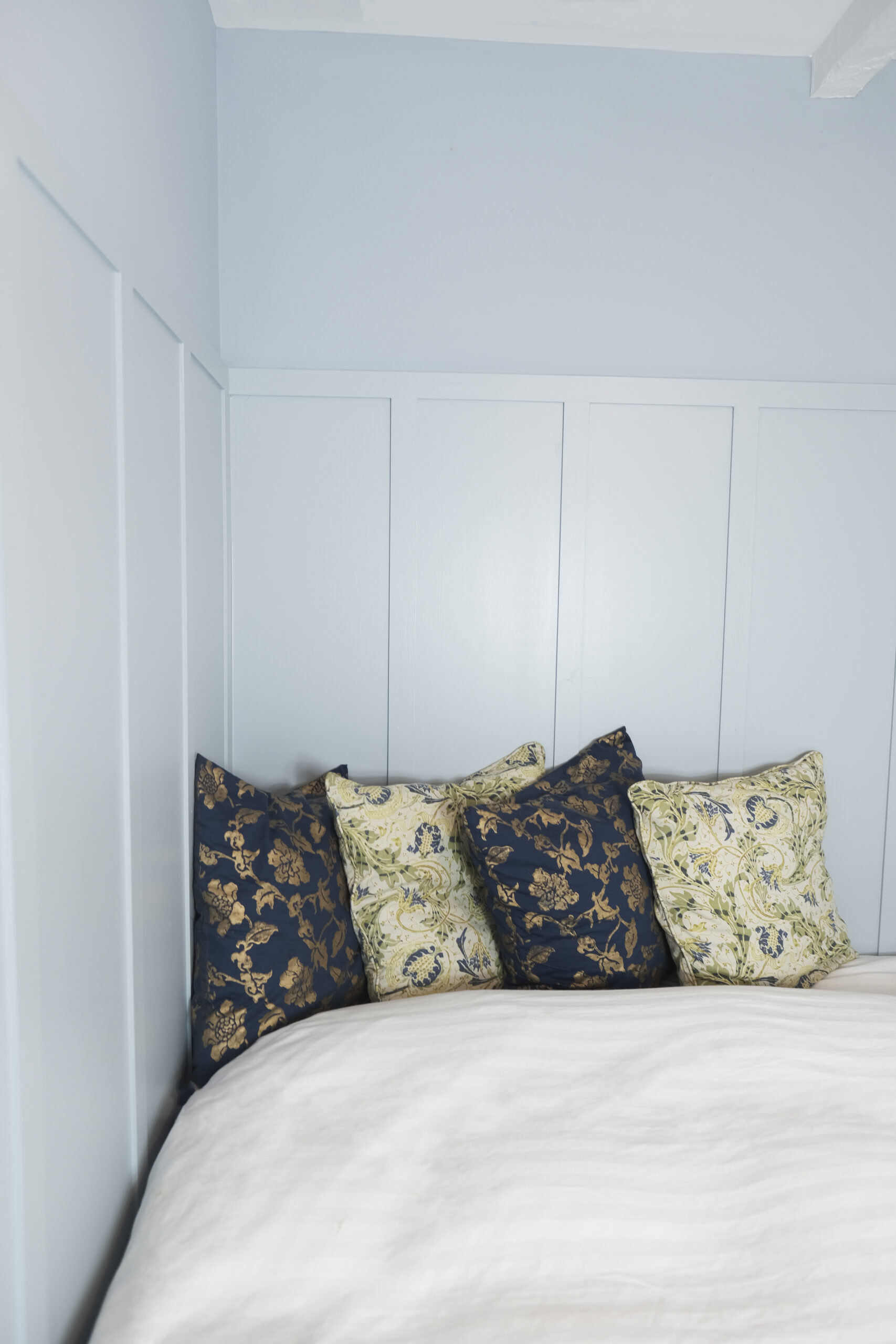 Compact bed interior design