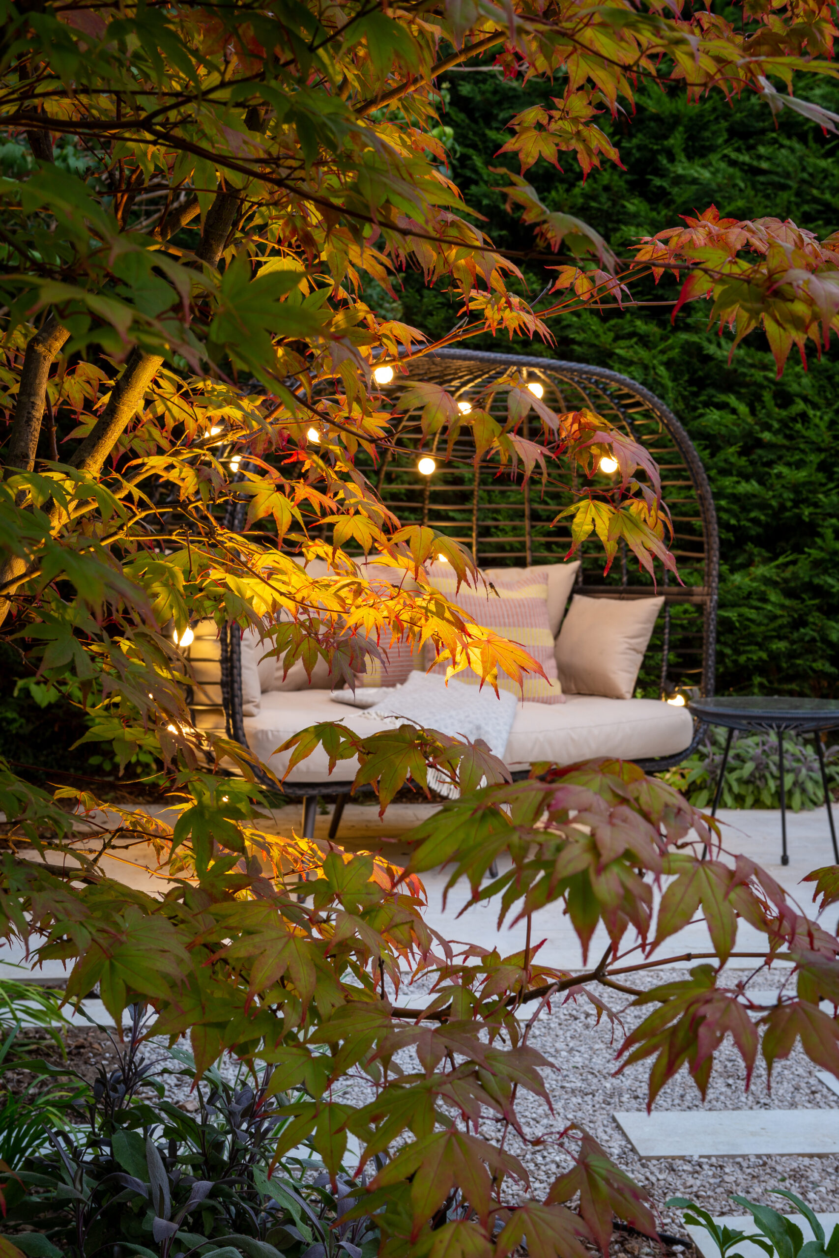Cosy garden statement seating design