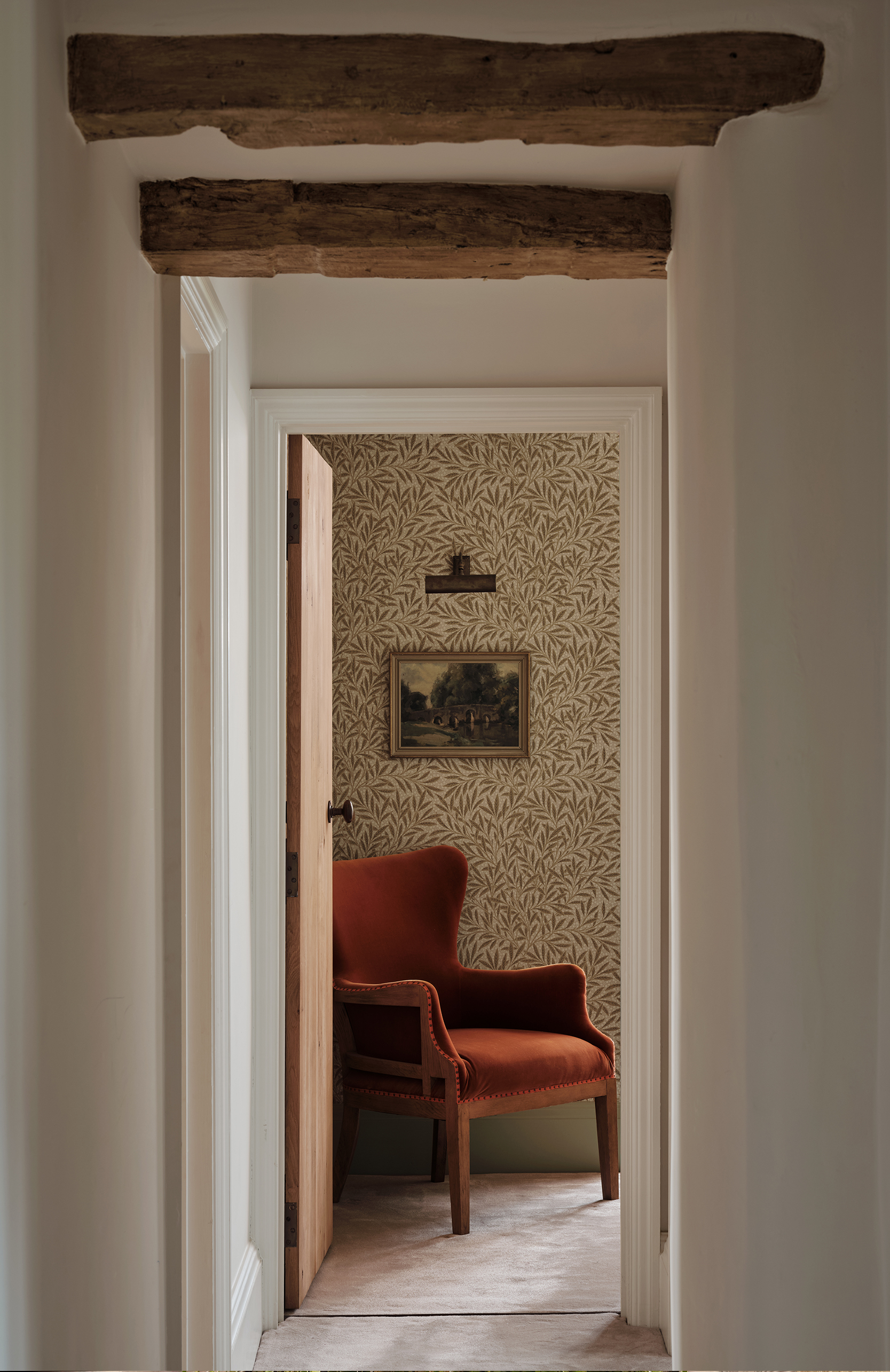 Hallway featuring timbers