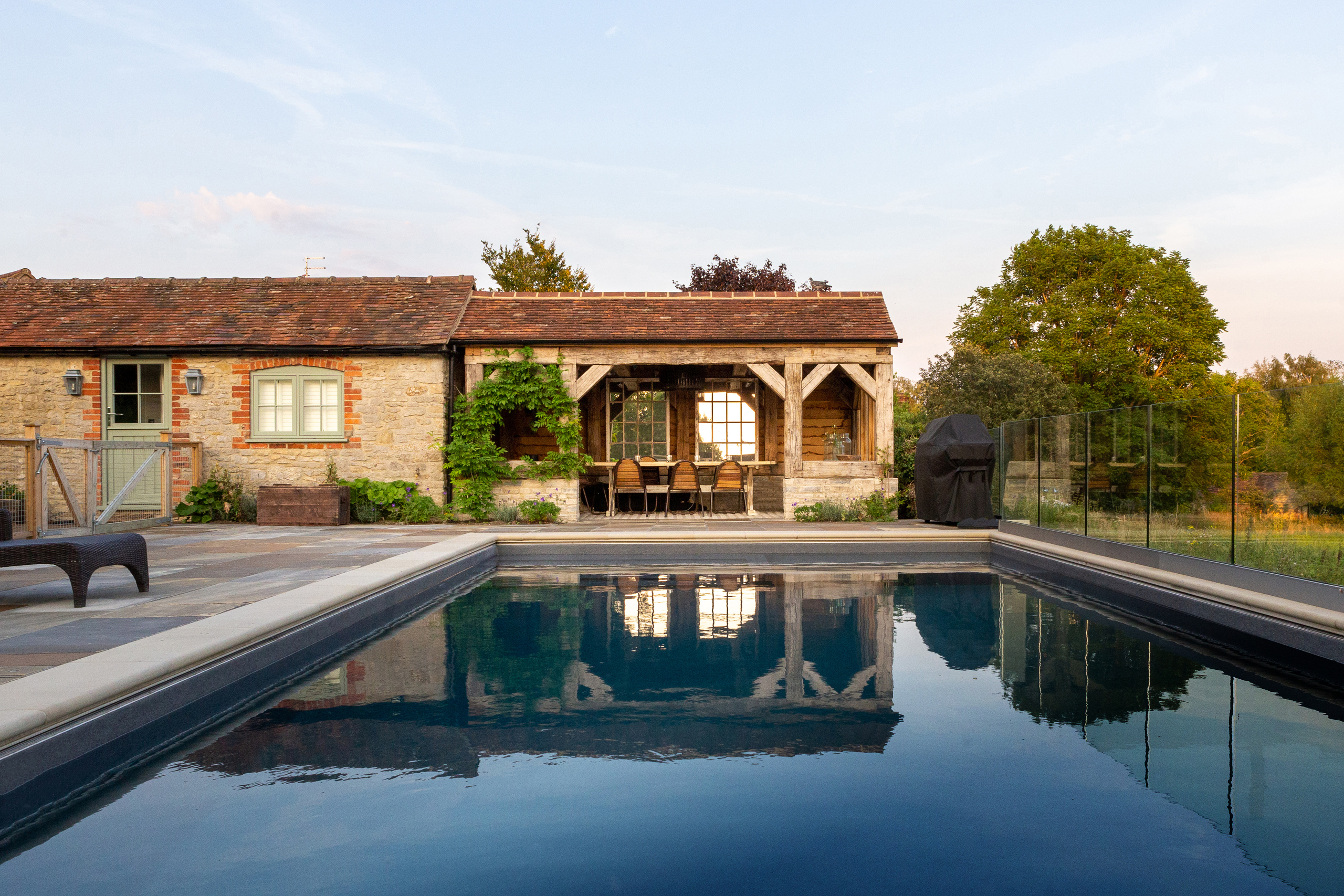 Pool and Poolhouse in the cotswolds